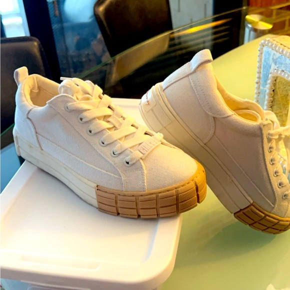 Circus-SamEdelman - Picture 3 of 8